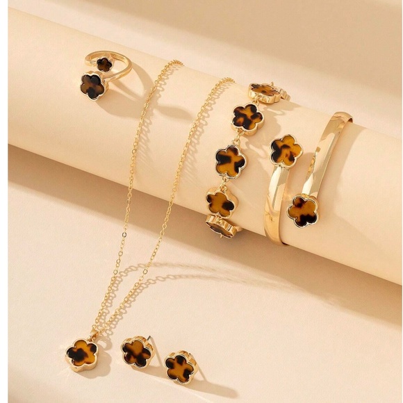 BellanBlue Jewelry - Luxe Gold Tone Flower Necklace Ring Jewelry Set